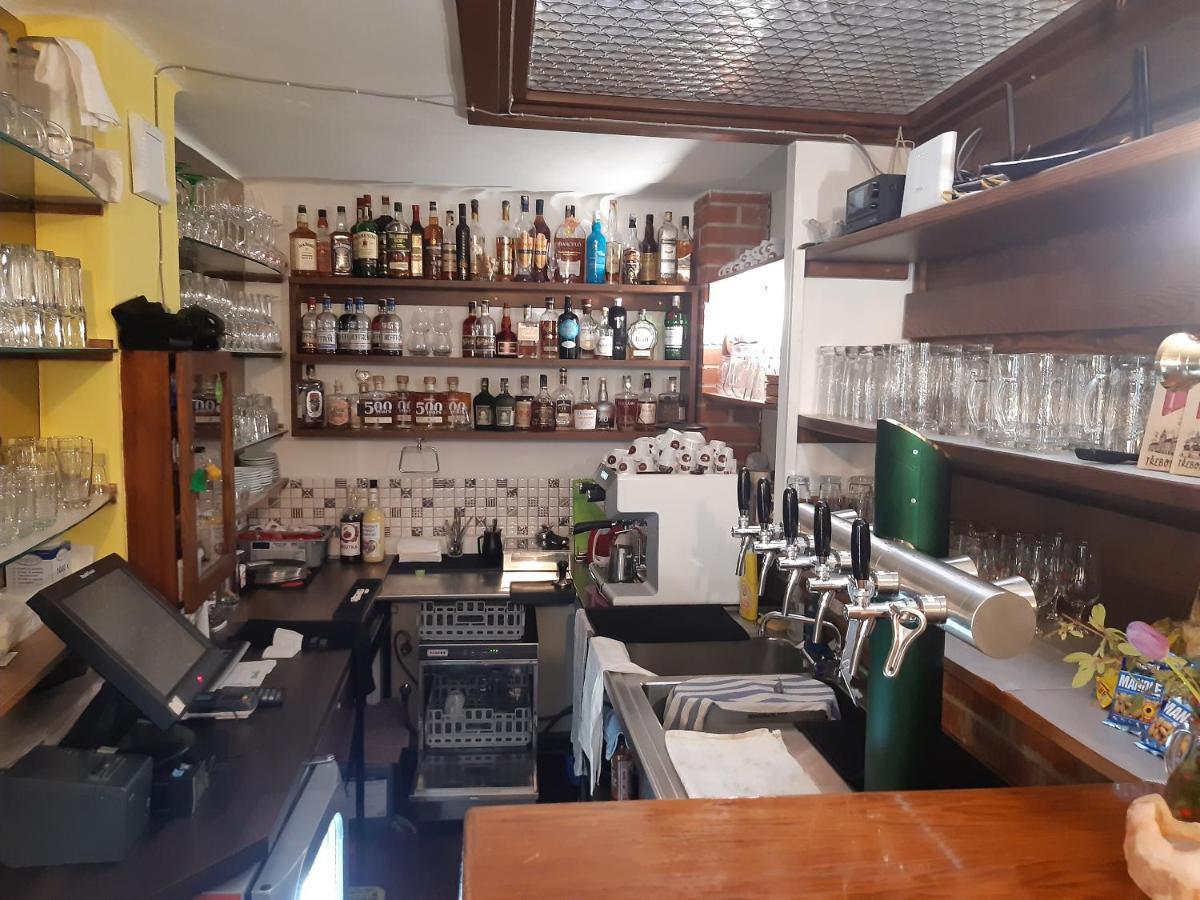 Rozmberska Basta Hotel Trebon Bagian luar foto