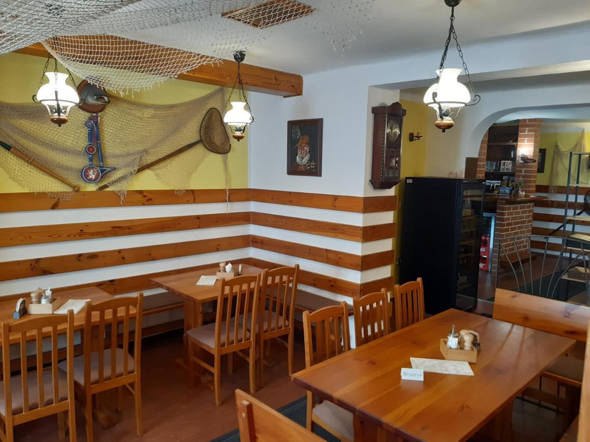 Rozmberska Basta Hotel Trebon Bagian luar foto