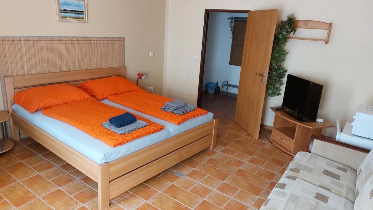 Rozmberska Basta Hotel Trebon Bagian luar foto