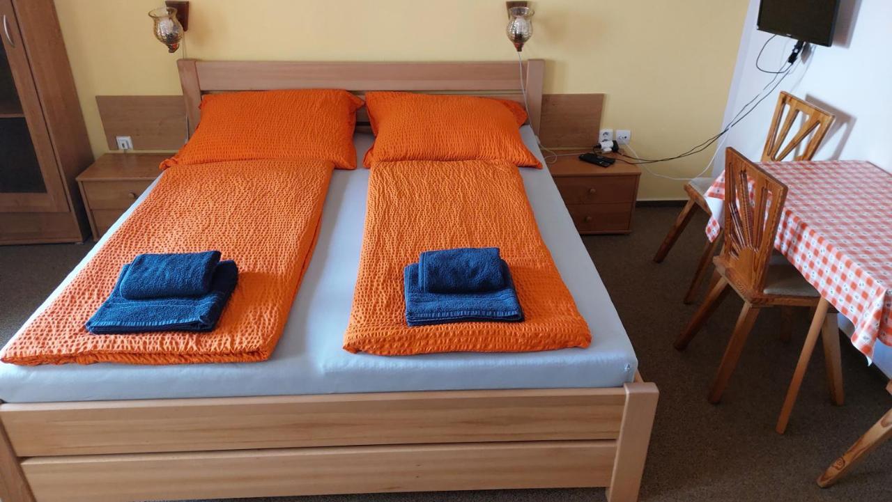 Rozmberska Basta Hotel Trebon Bagian luar foto