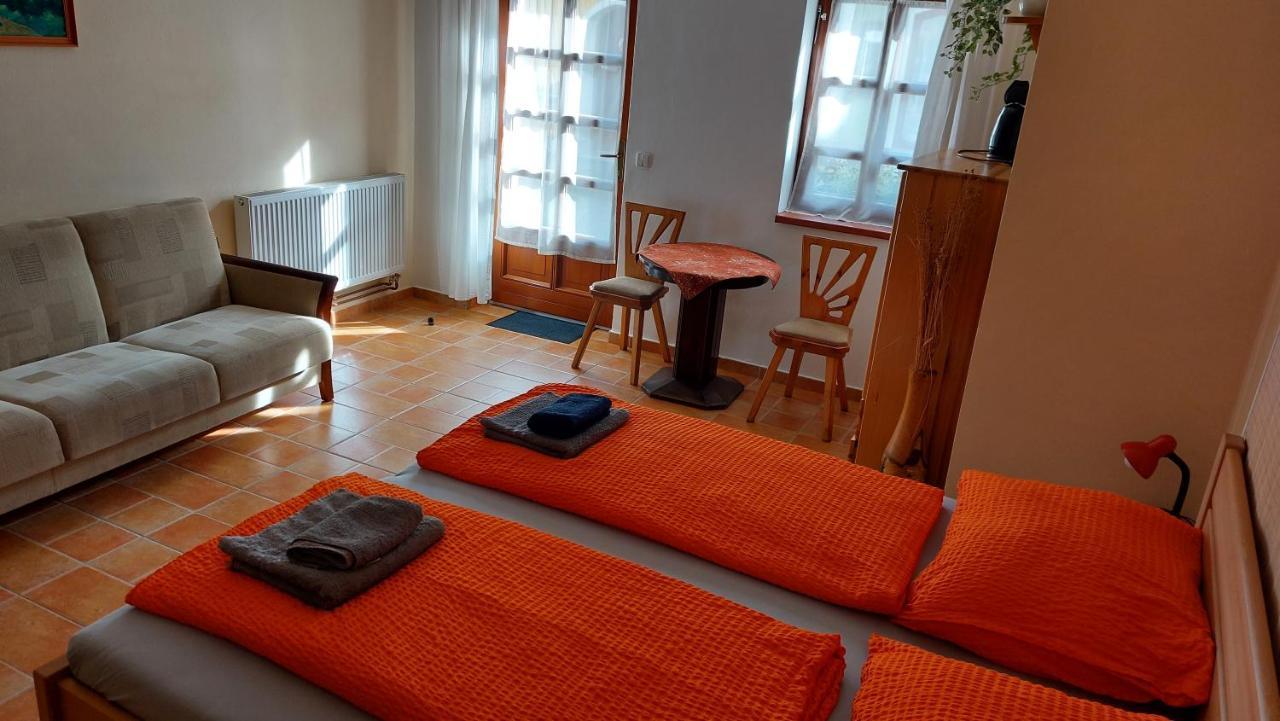 Rozmberska Basta Hotel Trebon Bagian luar foto